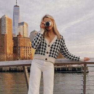 Barrels and Oil Houndstooth Cropped Cardigan Sweater Black White S